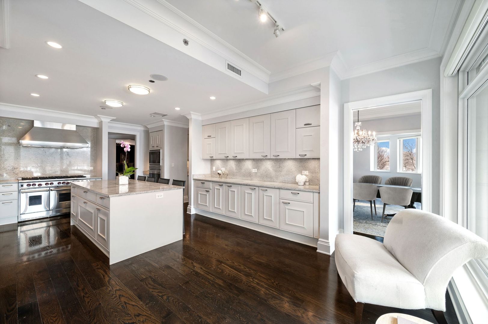 2550 N Lakeview Ave #S201 Chicago, IL 60614