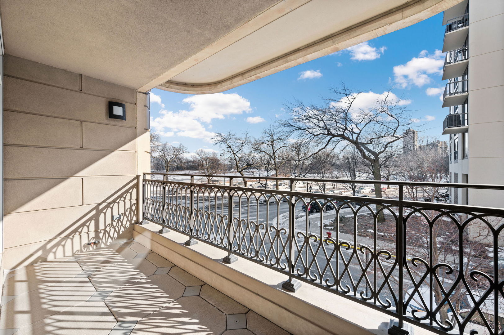 2550 N Lakeview Ave #S201 Chicago, IL 60614