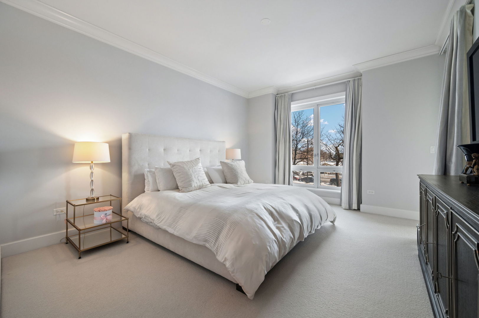 2550 N Lakeview Ave #S201 Chicago, IL 60614