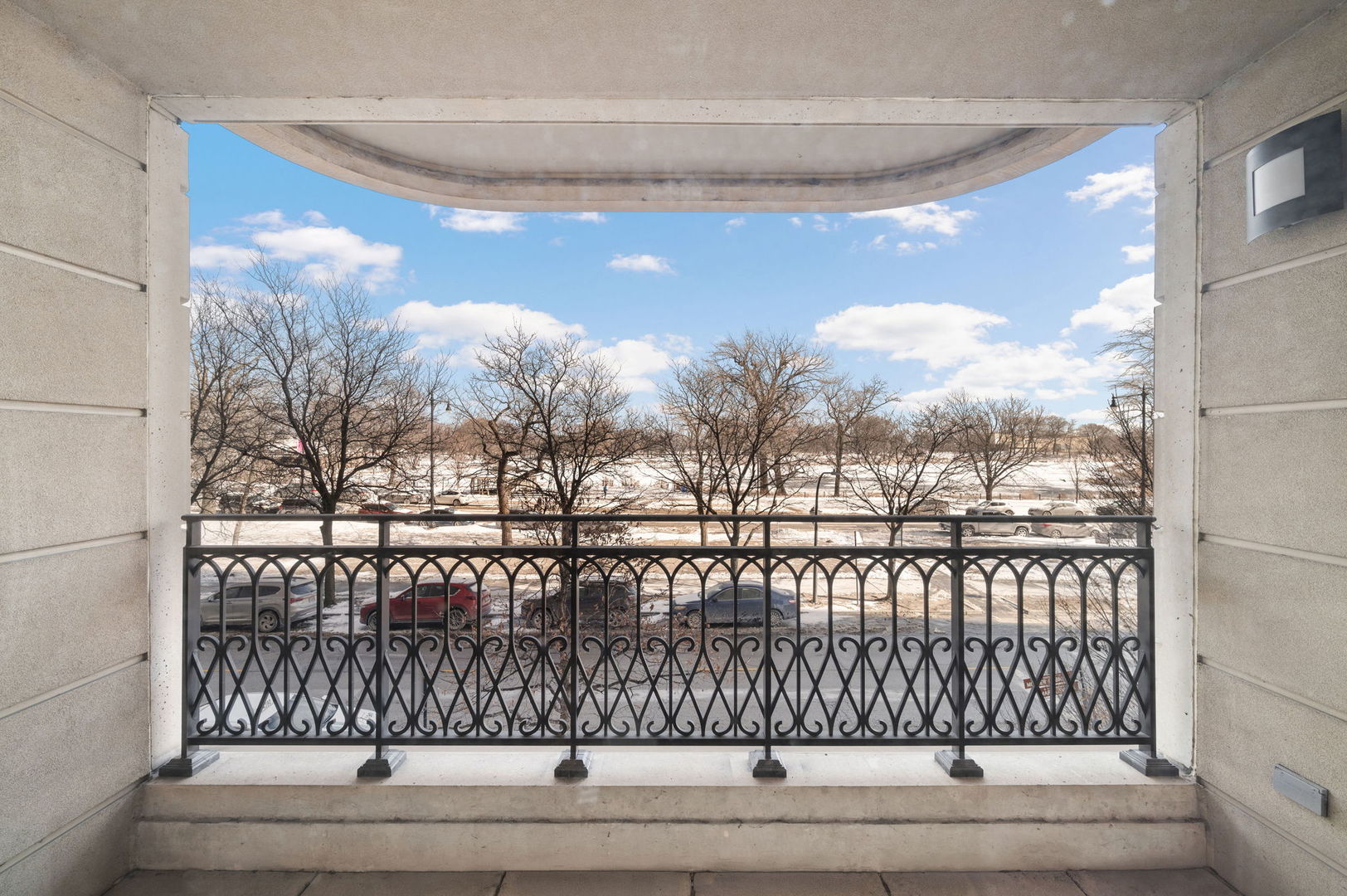 2550 N Lakeview Ave #S201 Chicago, IL 60614