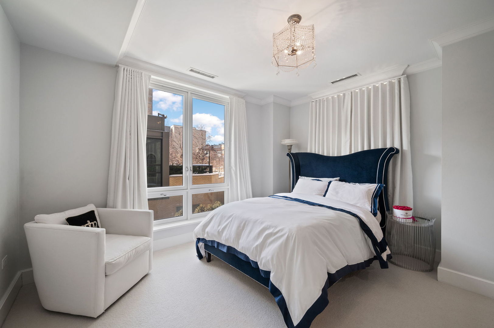 2550 N Lakeview Ave #S201 Chicago, IL 60614