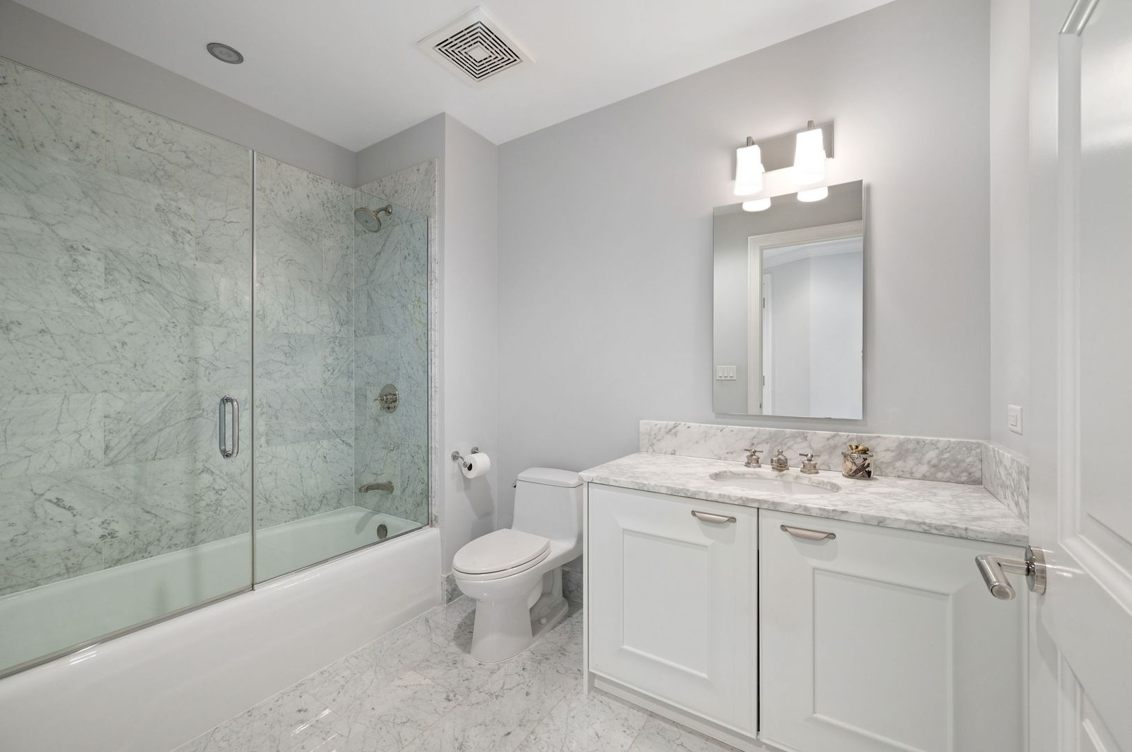 2550 N Lakeview Ave #S201 Chicago, IL 60614