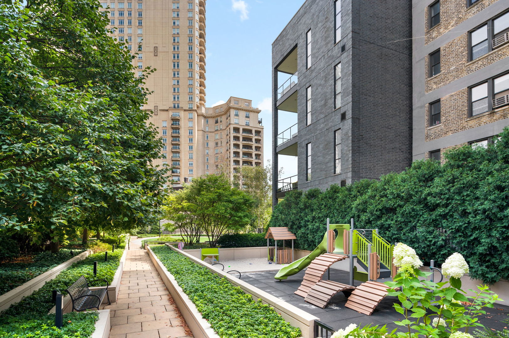 2550 N Lakeview Ave #S201 Chicago, IL 60614