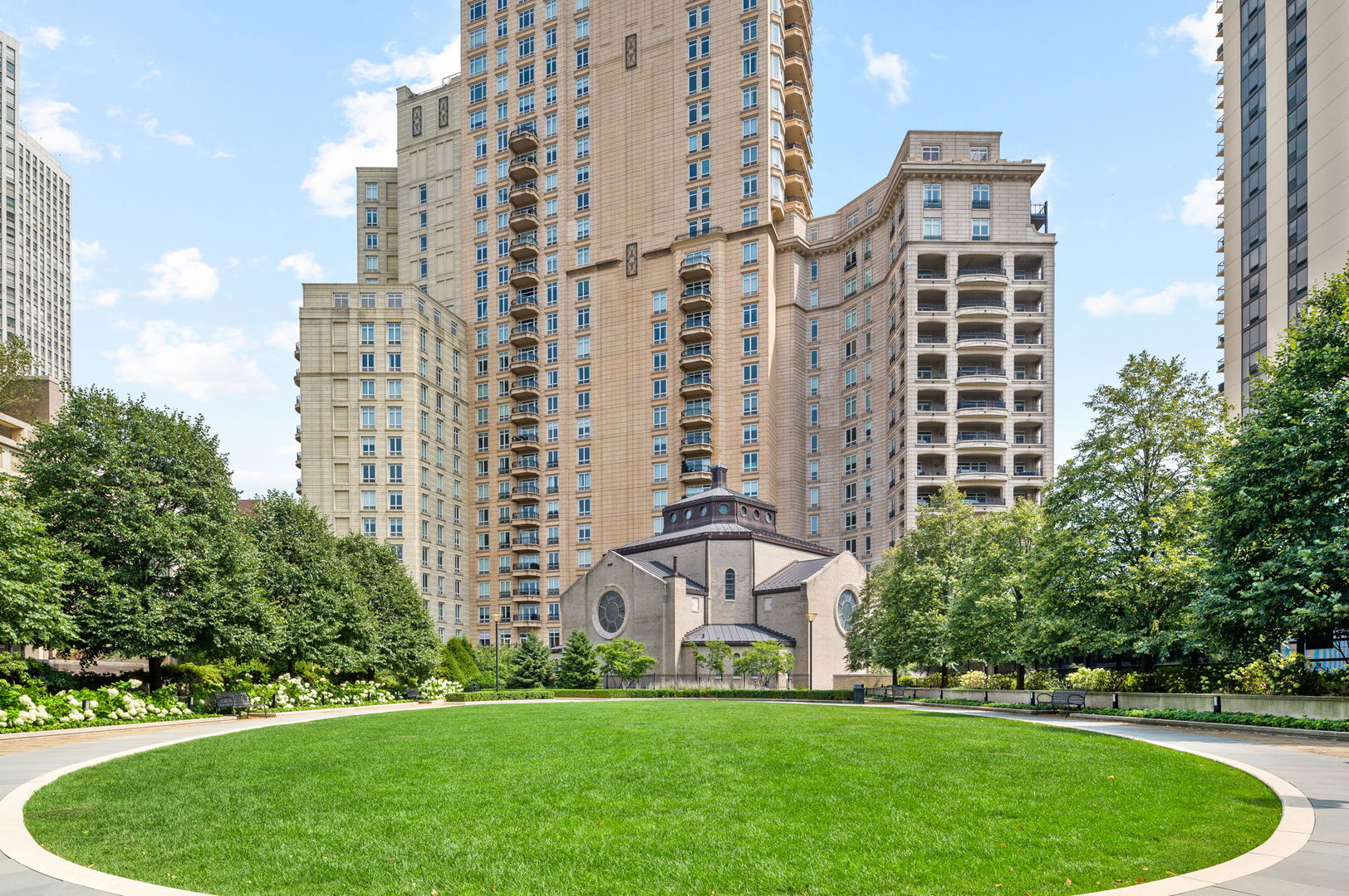 2550 N Lakeview Ave #S201 Chicago, IL 60614