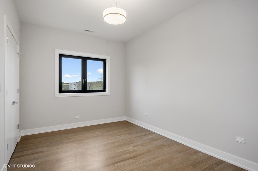 6242 S Greenwood Ave #4S Chicago, IL 60637