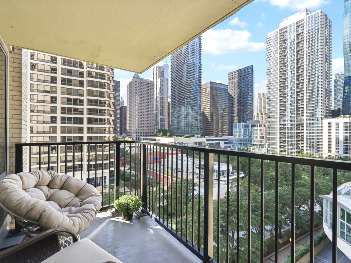 400 E Randolph St #1119-20 Chicago, IL 60601