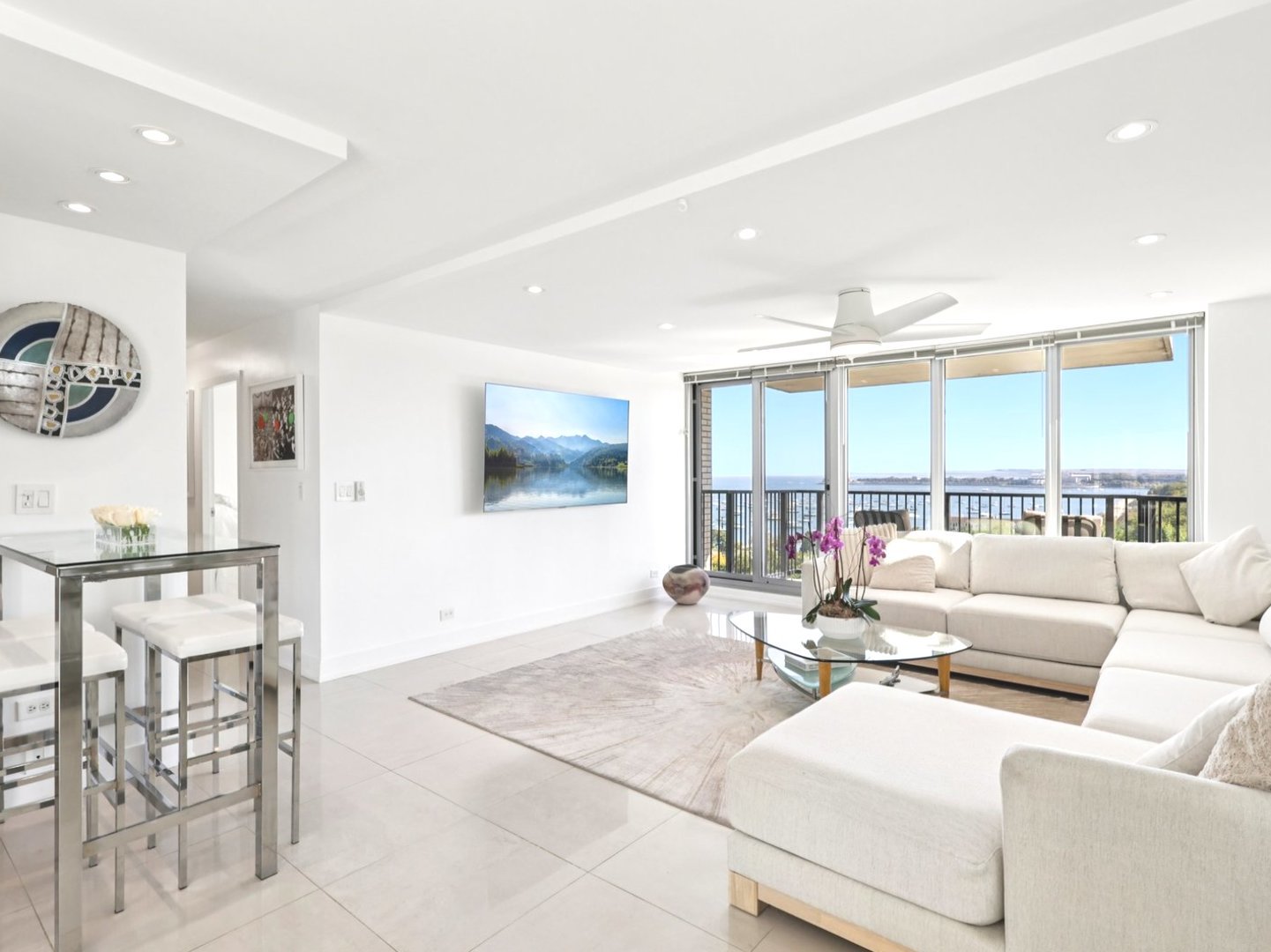 400 E Randolph St #1119-20 Chicago, IL 60601