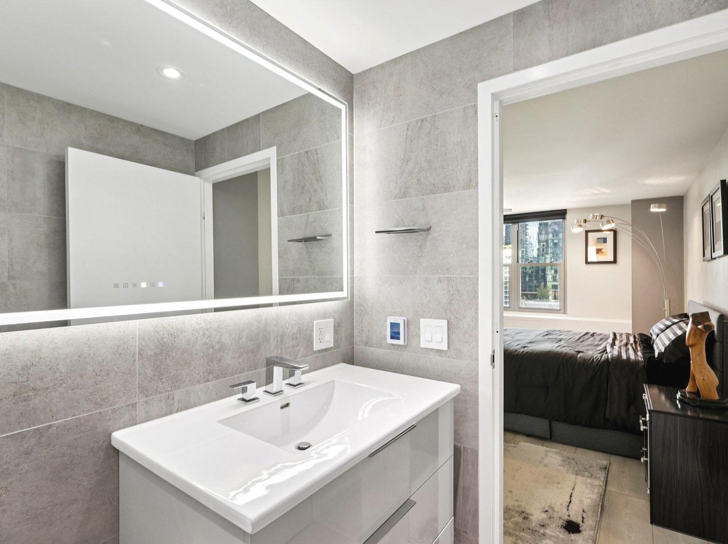 400 E Randolph St #1119-20 Chicago, IL 60601