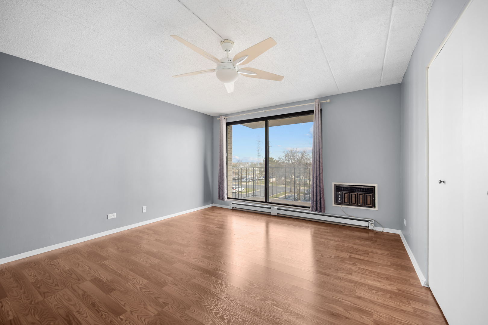 9118 W Elmwood Dr #3K Niles, IL 60714