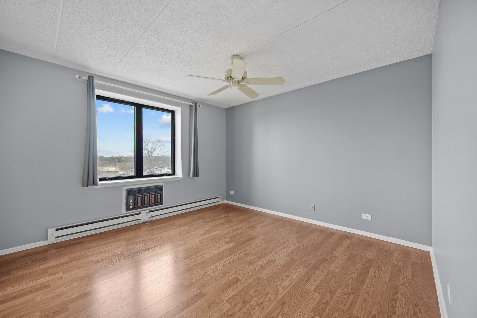 9118 W Elmwood Dr #3K Niles, IL 60714