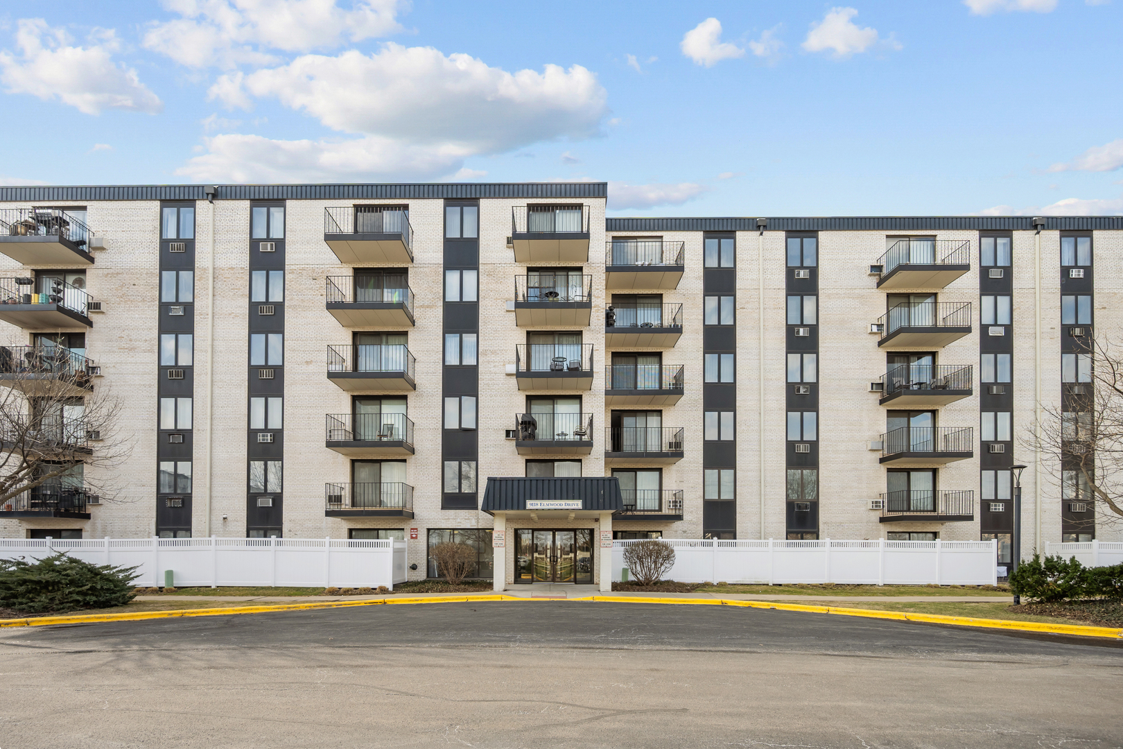 9118 W Elmwood Dr #3K Niles, IL 60714