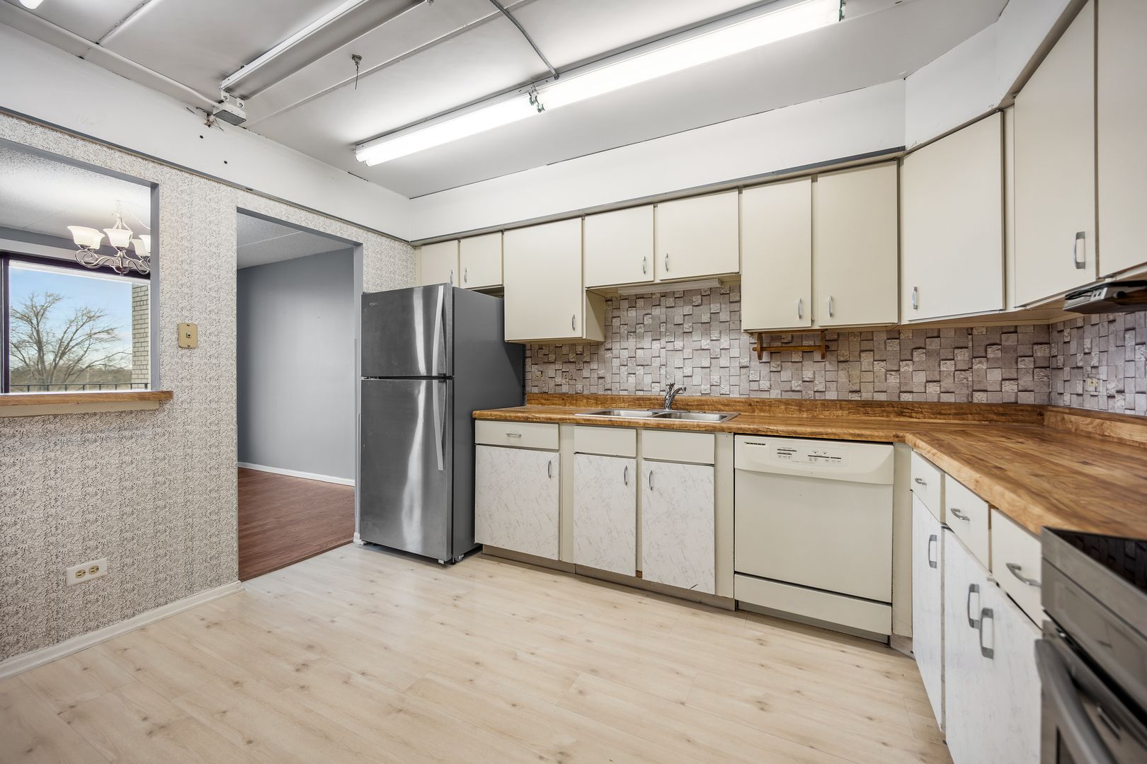 9118 W Elmwood Dr #3K Niles, IL 60714