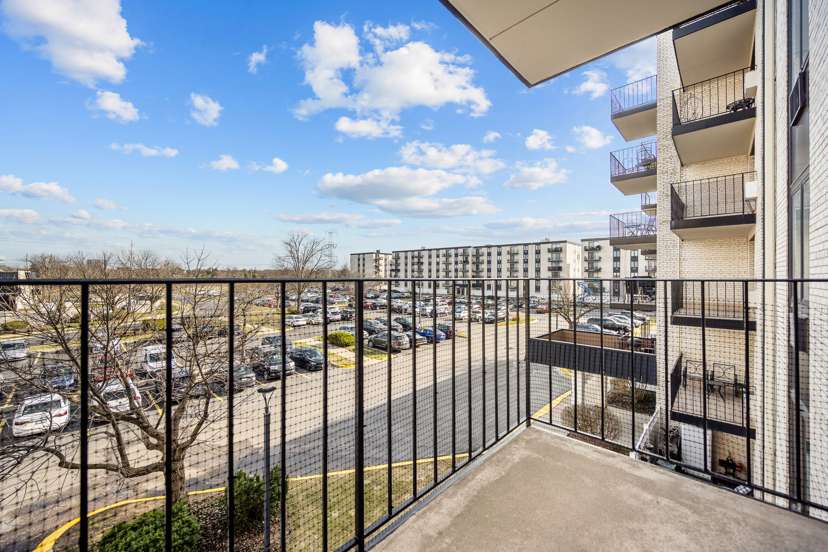 9118 W Elmwood Dr #3K Niles, IL 60714