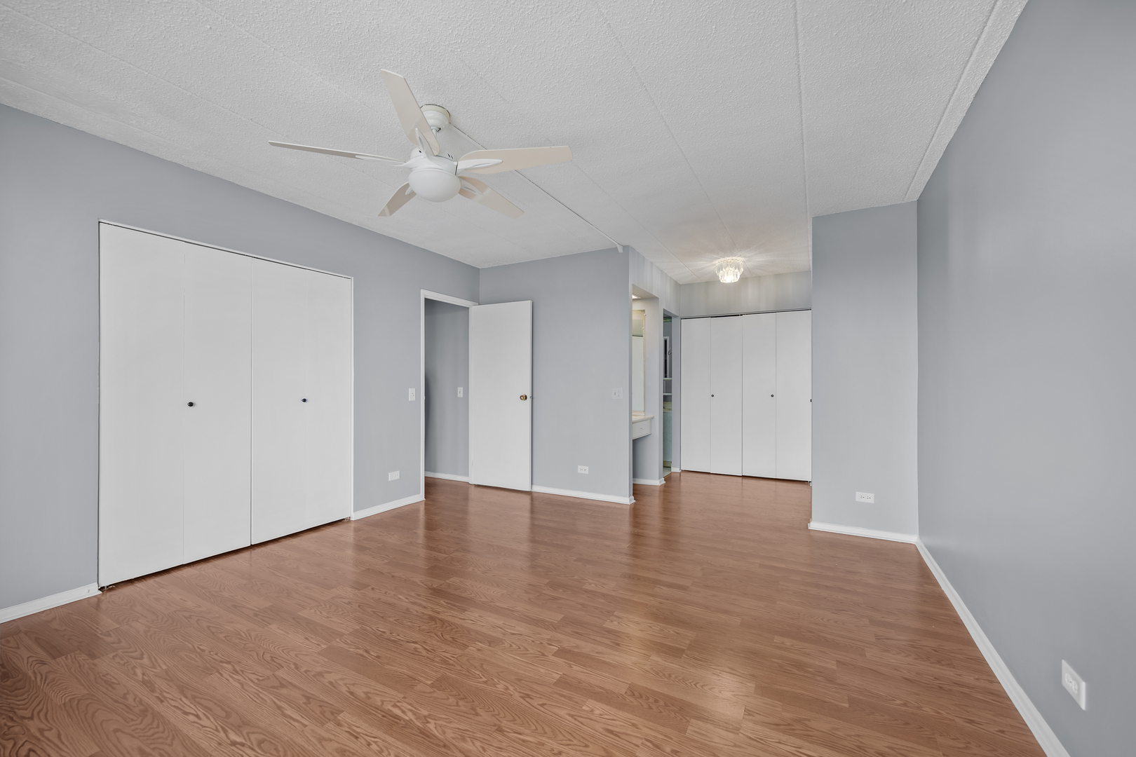 9118 W Elmwood Dr #3K Niles, IL 60714