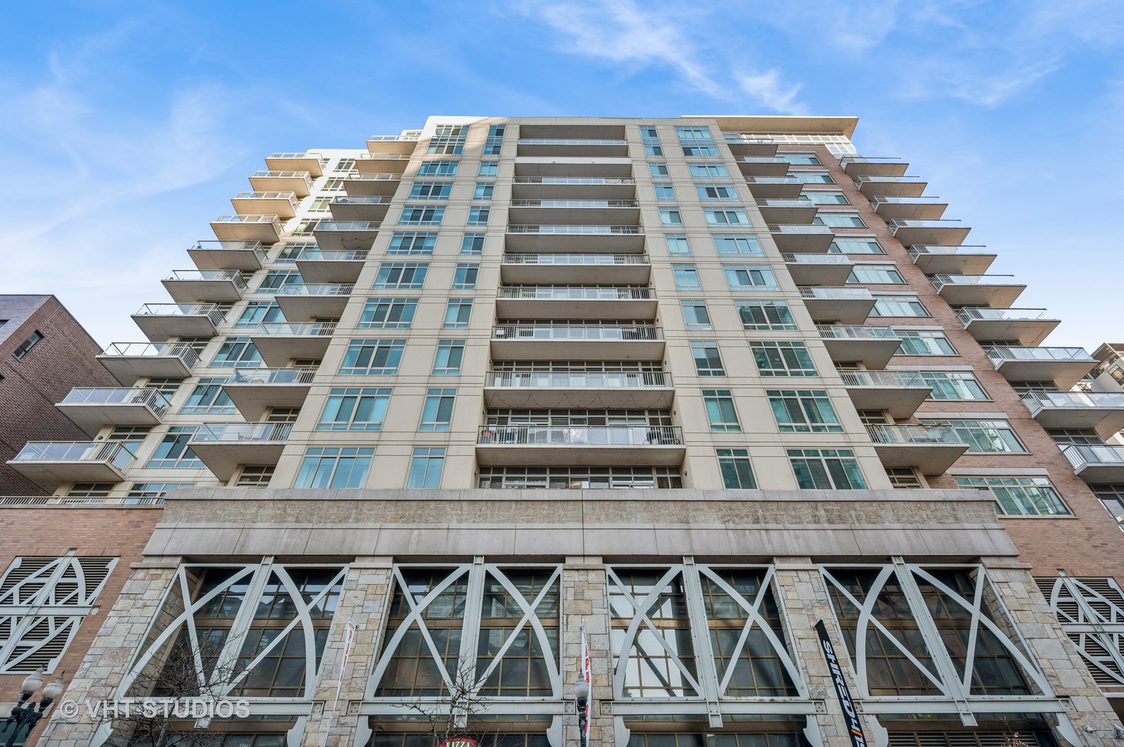 230 W DIVISION St #608