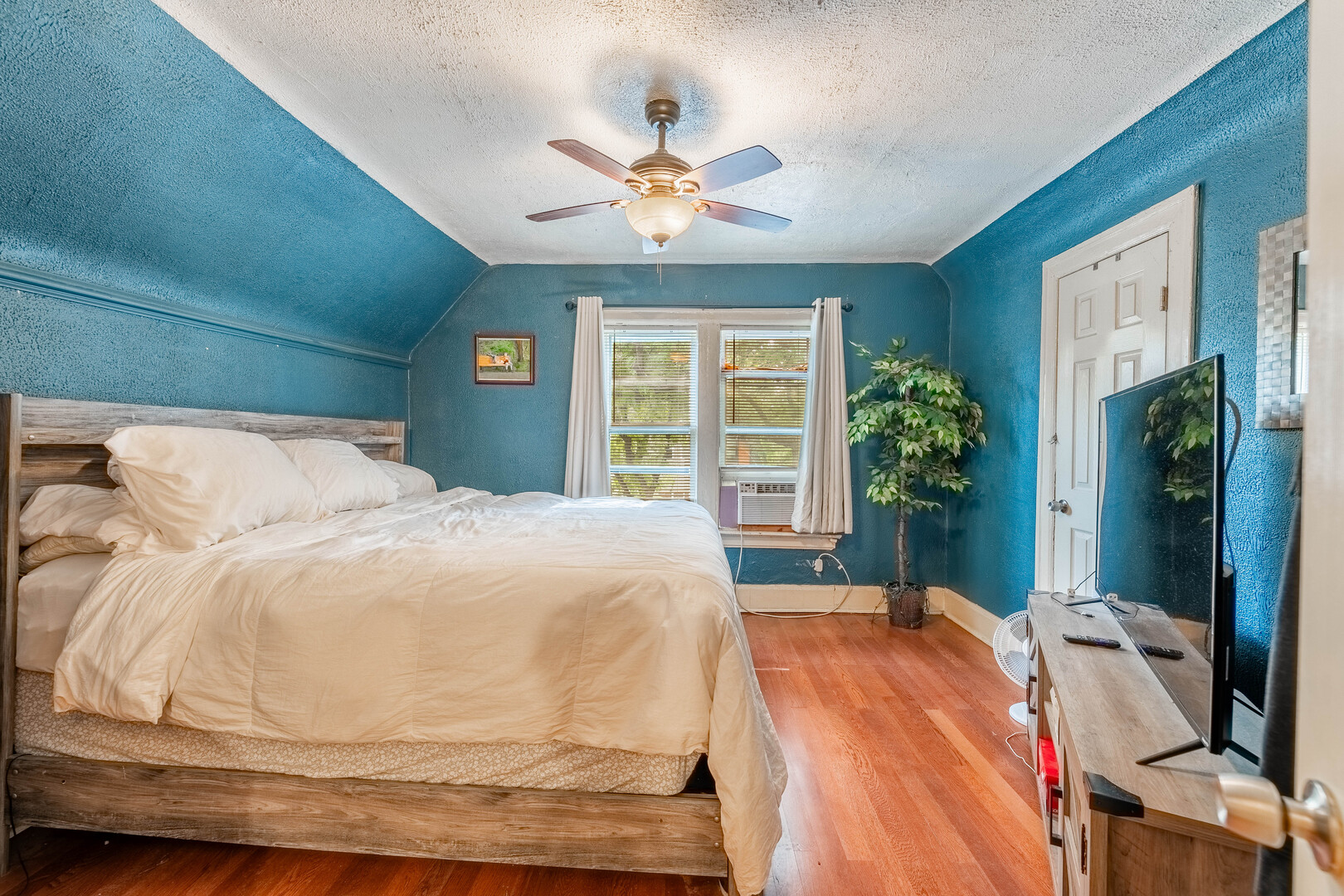 2342 W Altgeld St Chicago, IL 60647