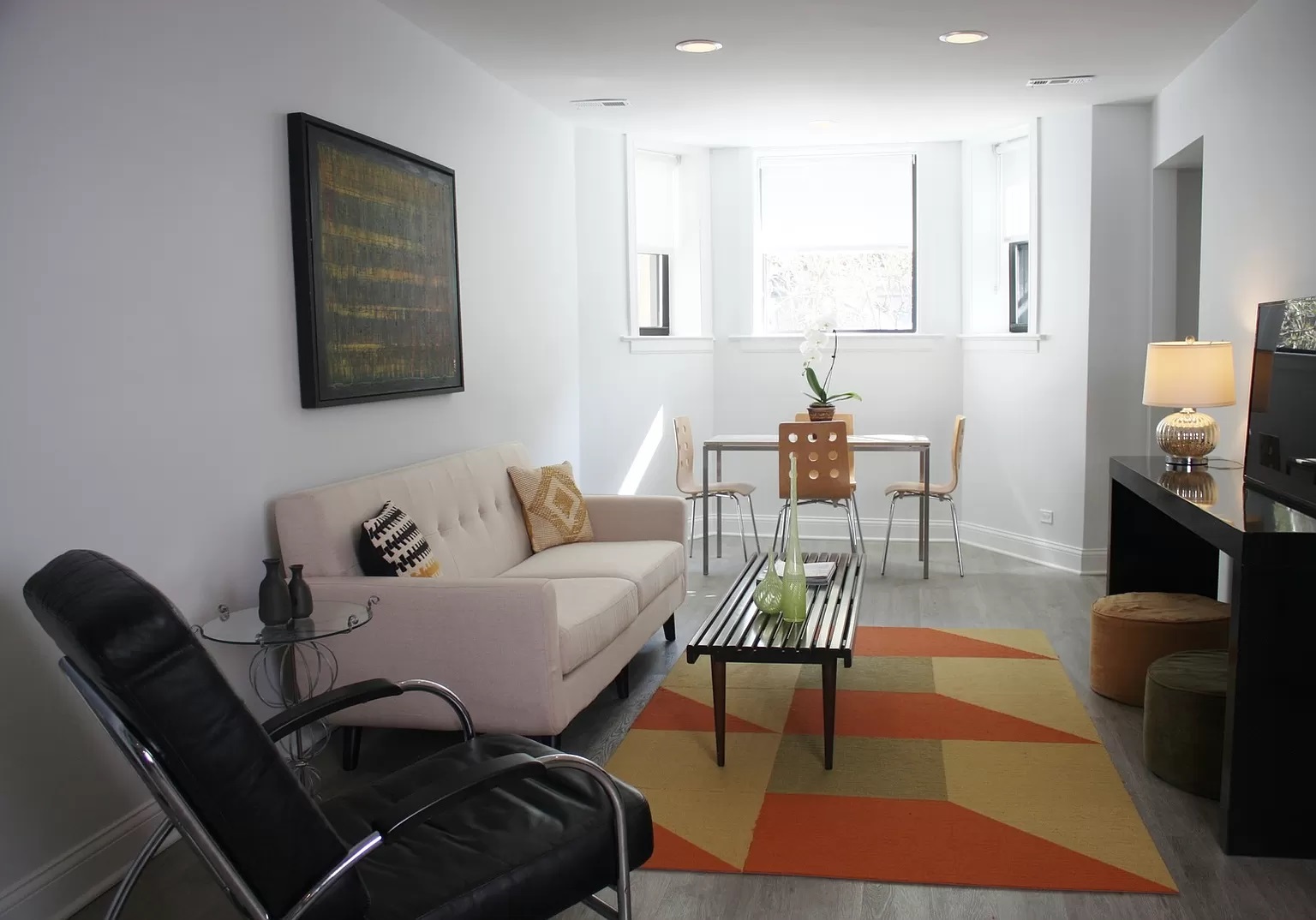 712 W Briar Pl Chicago, IL 60657