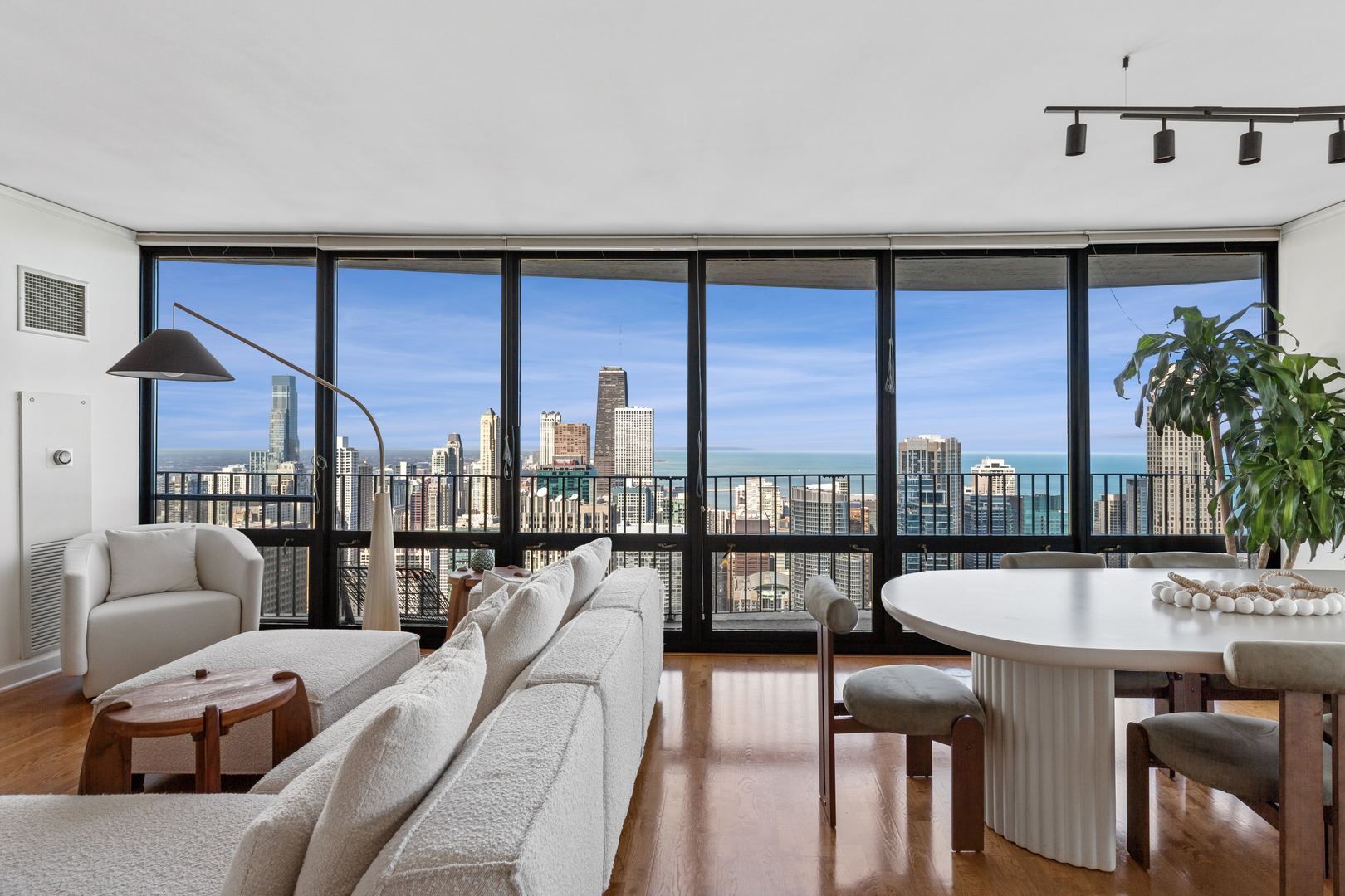 225 N Columbus Dr #5905 Chicago, IL 60601