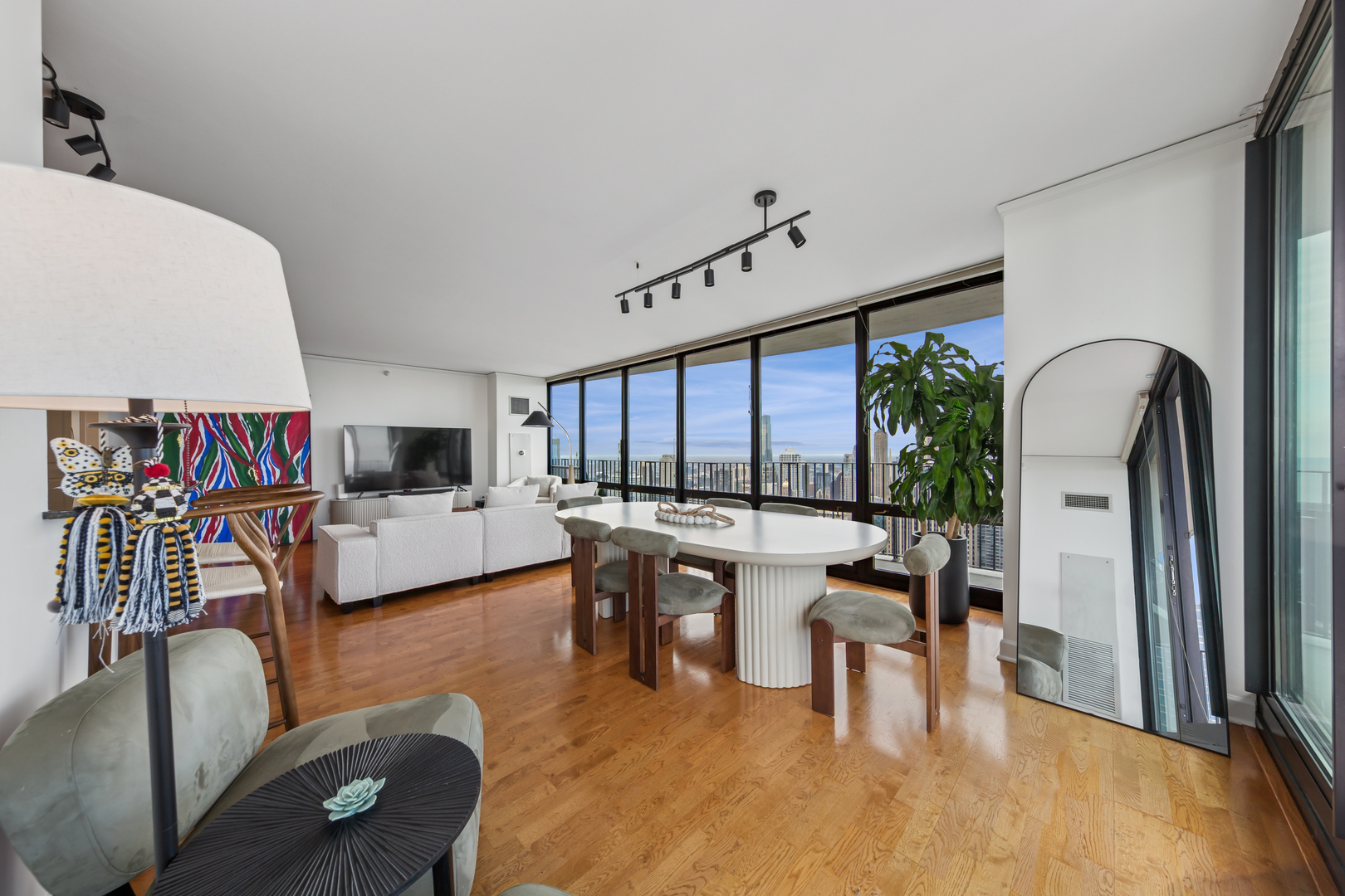 225 N Columbus Dr #5905 Chicago, IL 60601