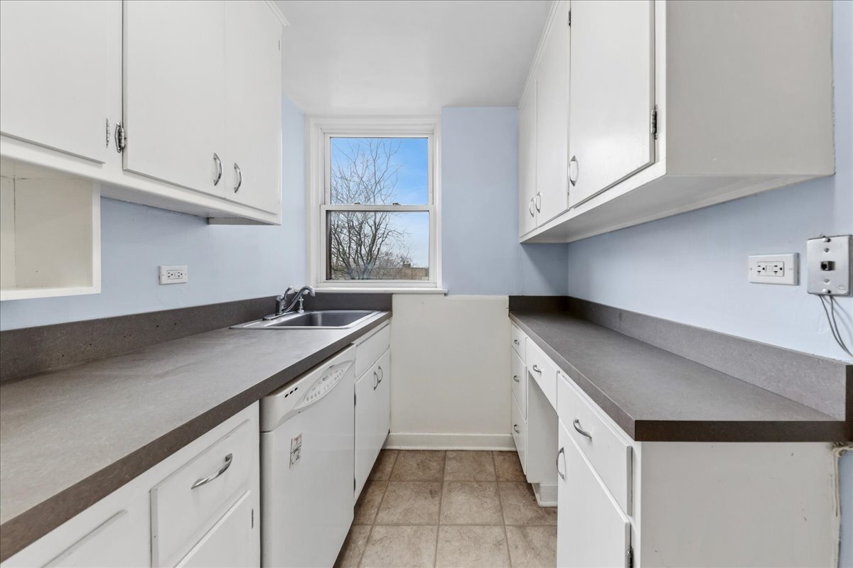 1585 Rdg Ave #502 Evanston, IL 60201