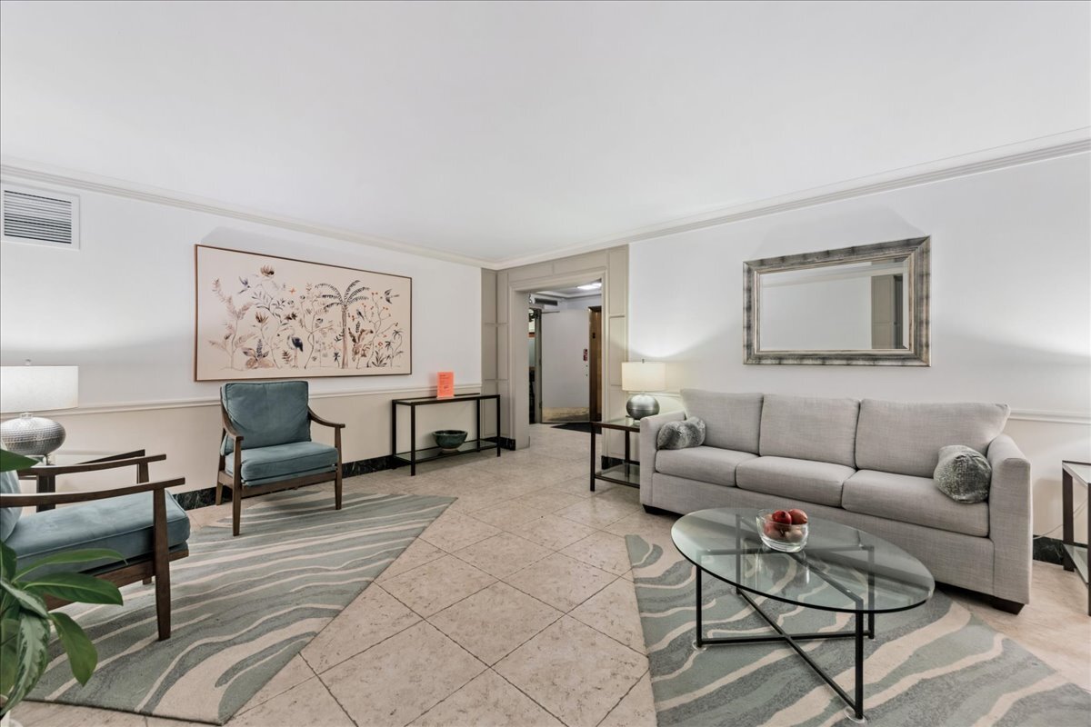 1585 Rdg Ave #502 Evanston, IL 60201