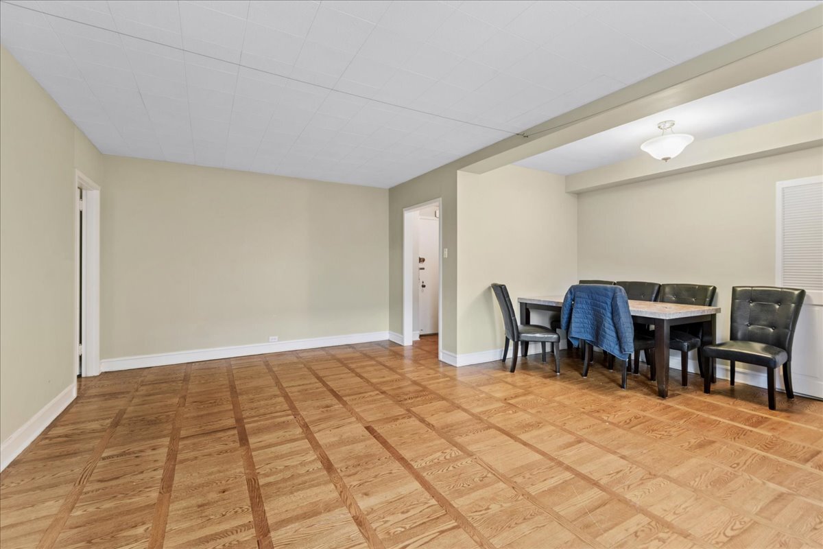 1585 Rdg Ave #502 Evanston, IL 60201