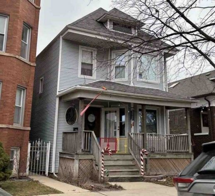 4904 W Byron St Chicago, IL 60641