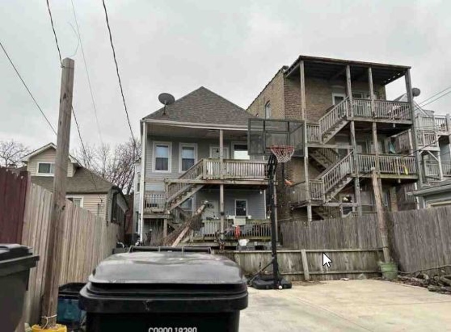 4904 W Byron St Chicago, IL 60641