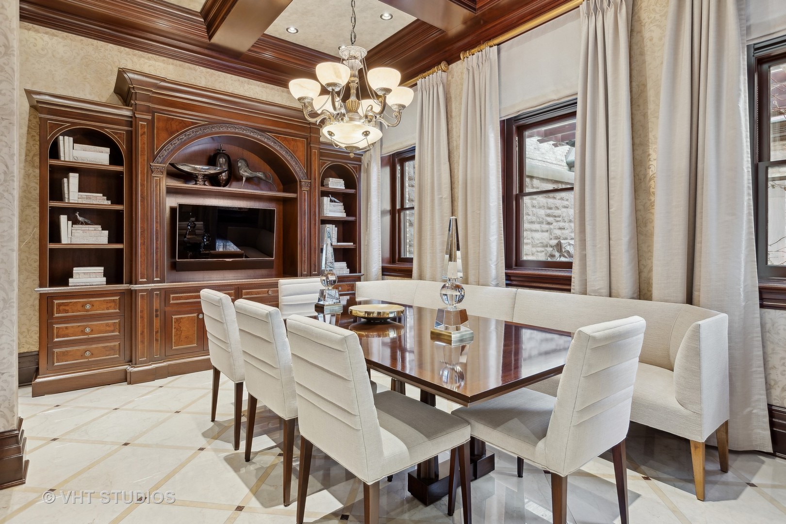 915 N DEARBORN St Chicago, IL 60610