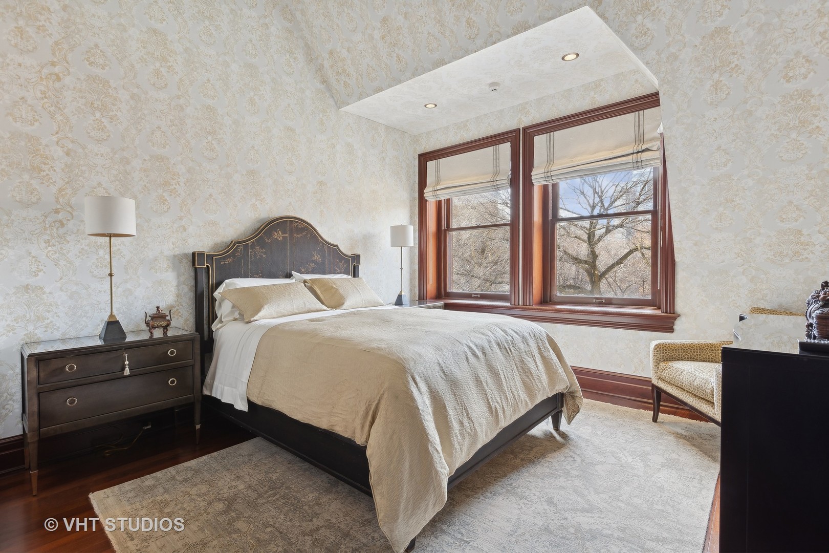 915 N DEARBORN St Chicago, IL 60610