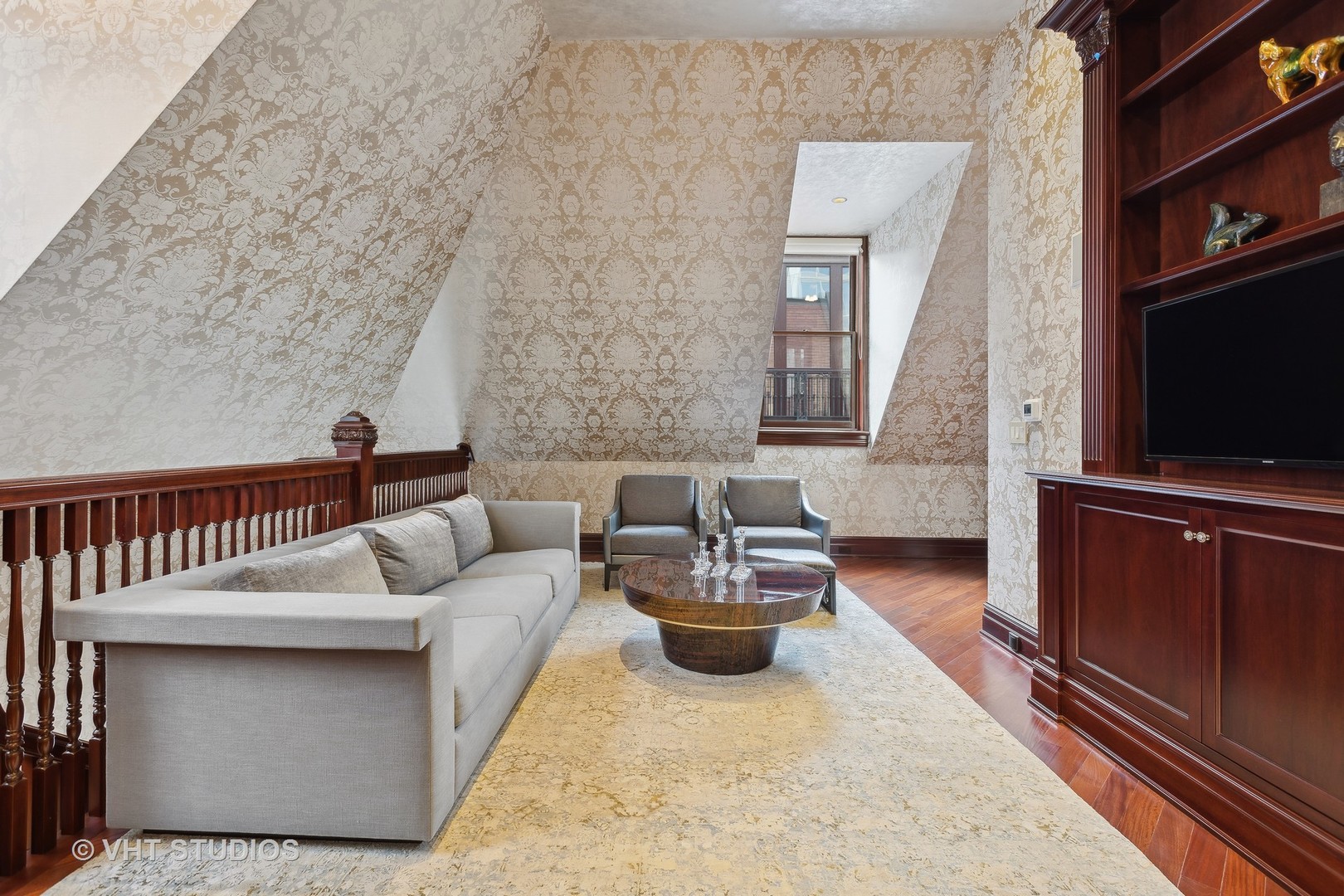 915 N DEARBORN St Chicago, IL 60610