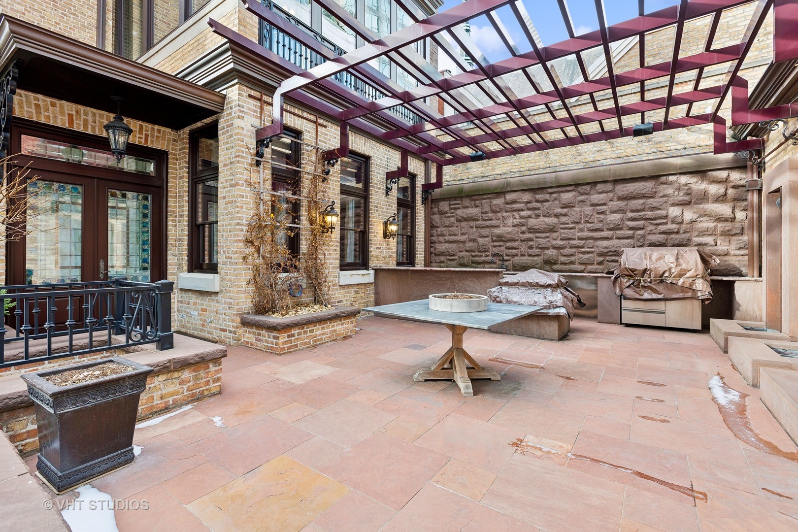 915 N DEARBORN St Chicago, IL 60610