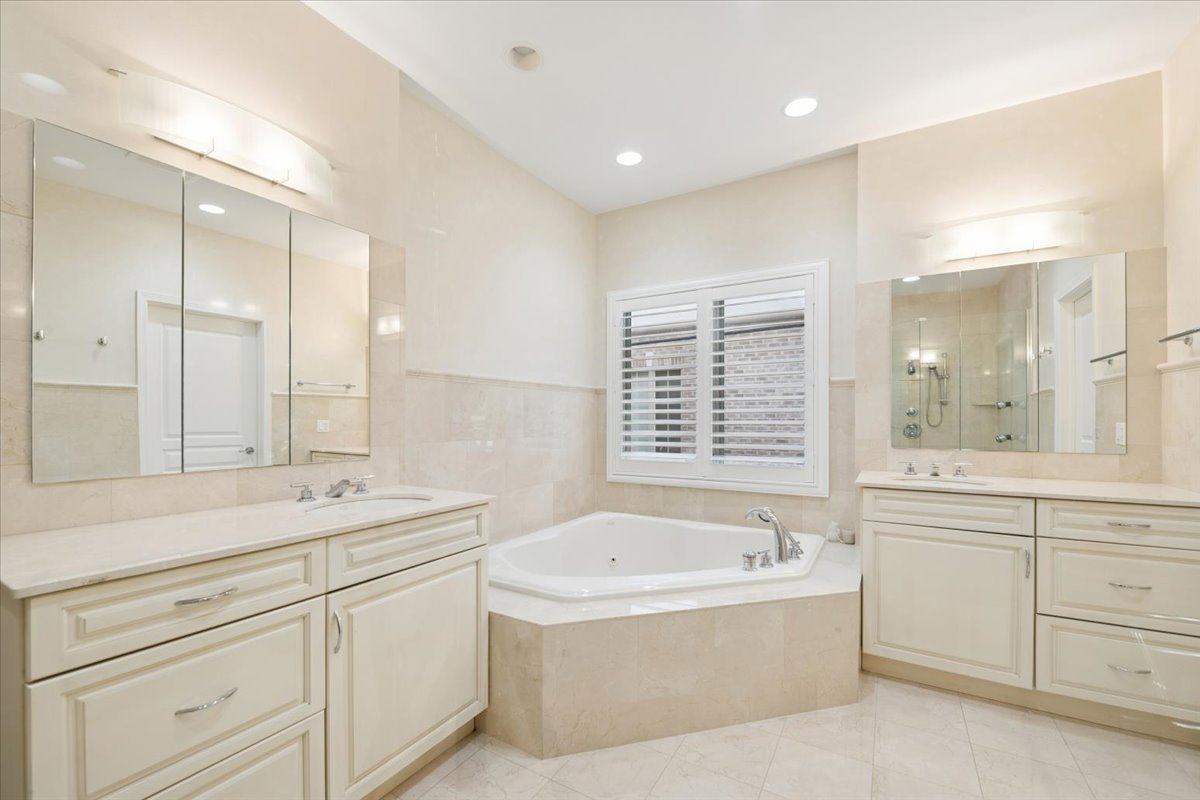 602 Warwick Rd Deerfield, IL 60015