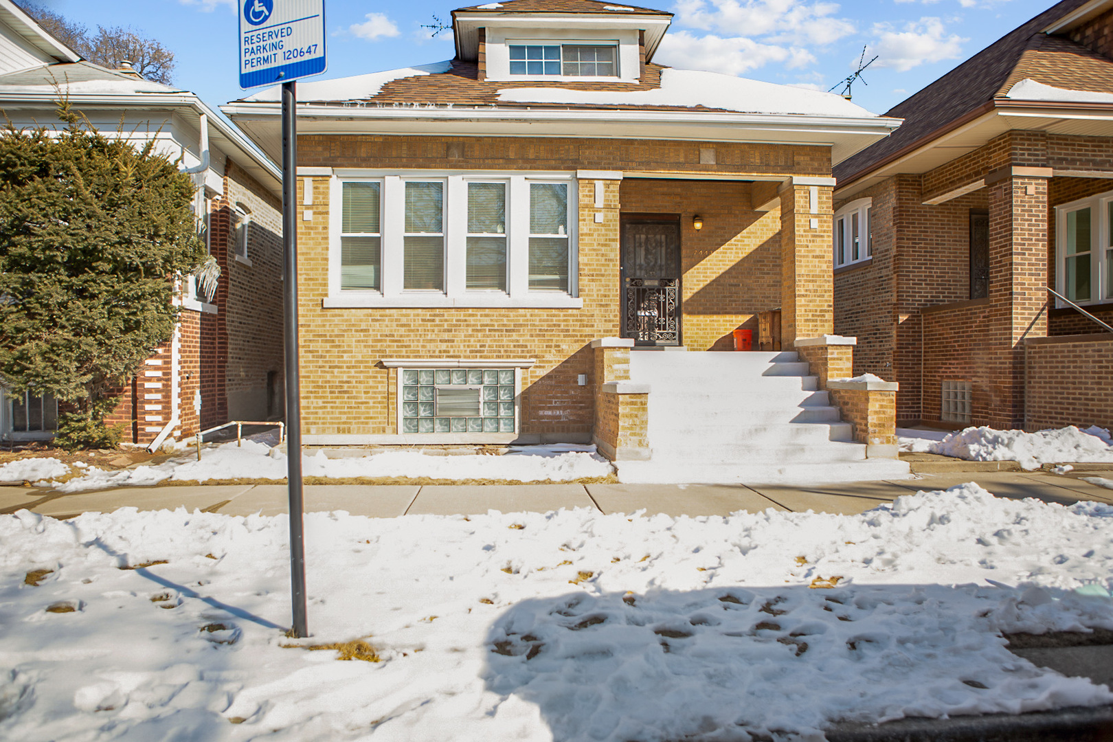 7443 S Vernon Ave