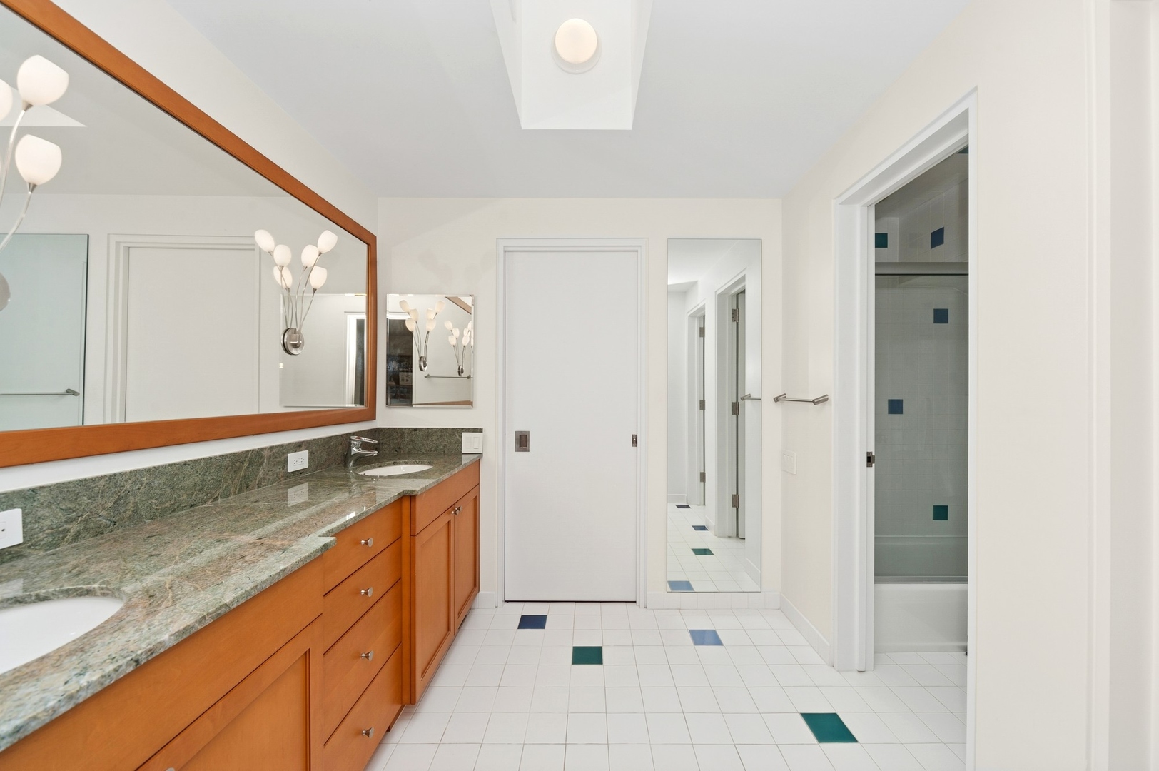 282 Linden Park Pl Highland Park, IL 60035