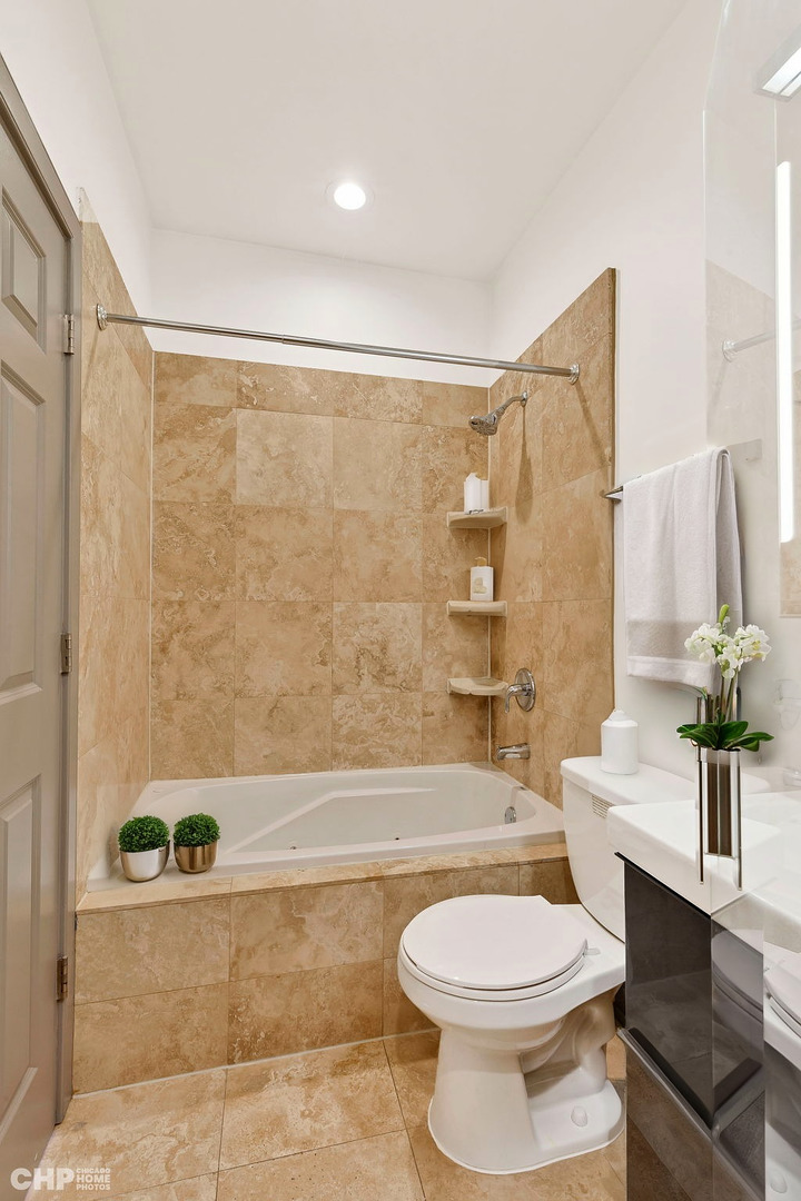 4358 S Prairie Ave Chicago, IL 60653