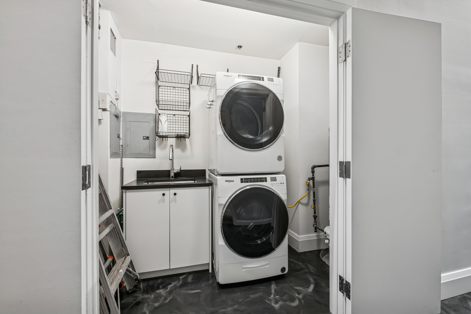 1000 W Washington Blvd #436-437 Chicago, IL 60607