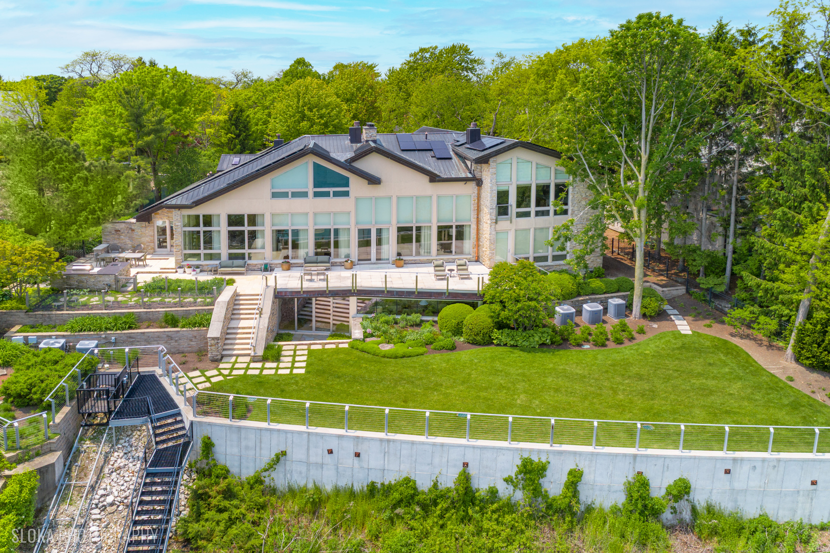 55 S Deere Park Dr Highland Park, IL 60035