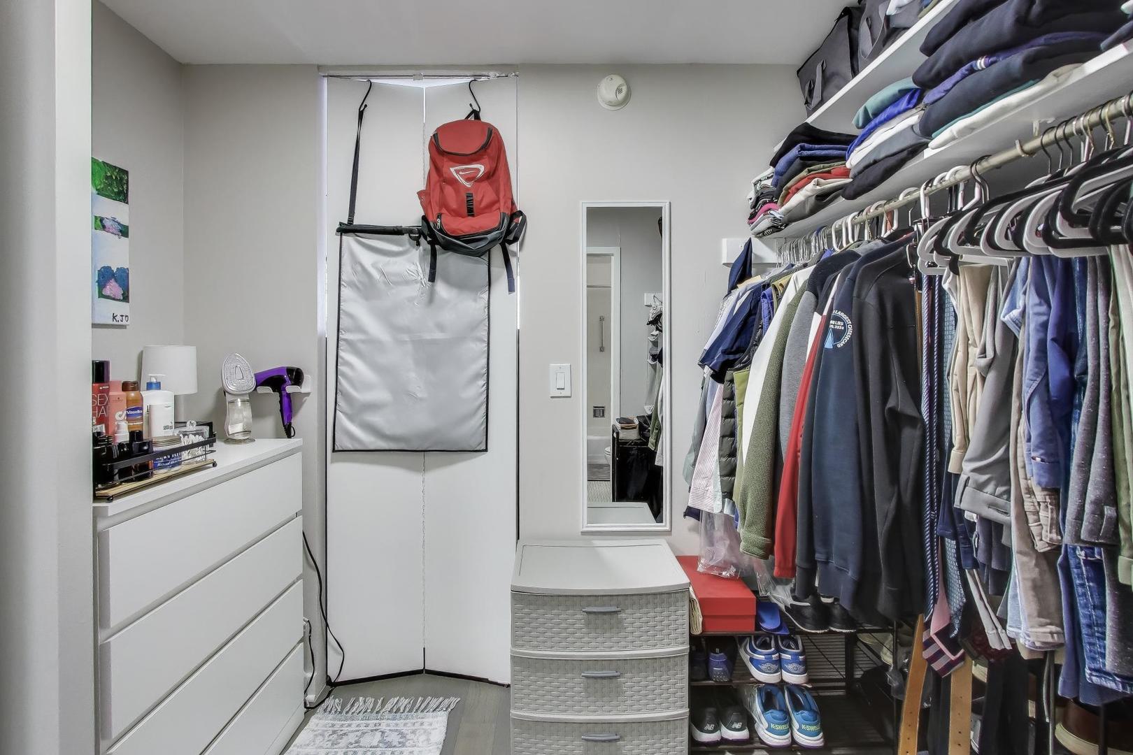 400 E RANDOLPH St #2406 Chicago, IL 60601