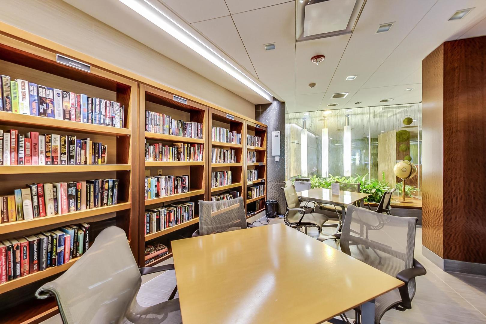 400 E RANDOLPH St #2406 Chicago, IL 60601