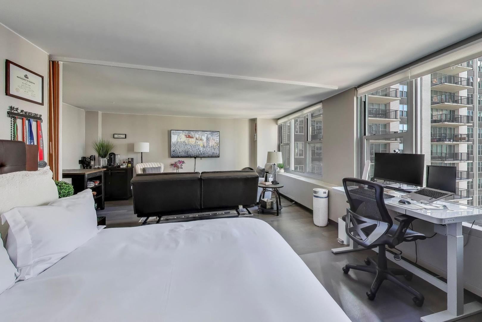 400 E RANDOLPH St #2406 Chicago, IL 60601