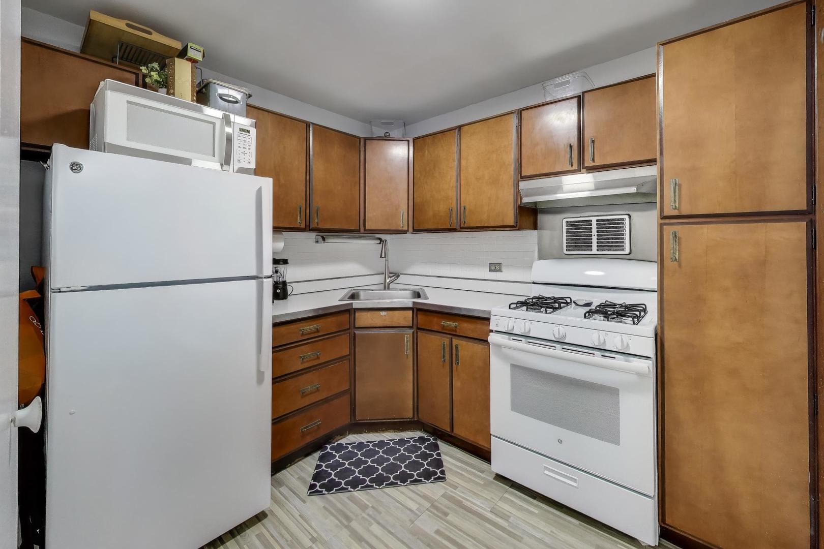 400 E RANDOLPH St #2406 Chicago, IL 60601