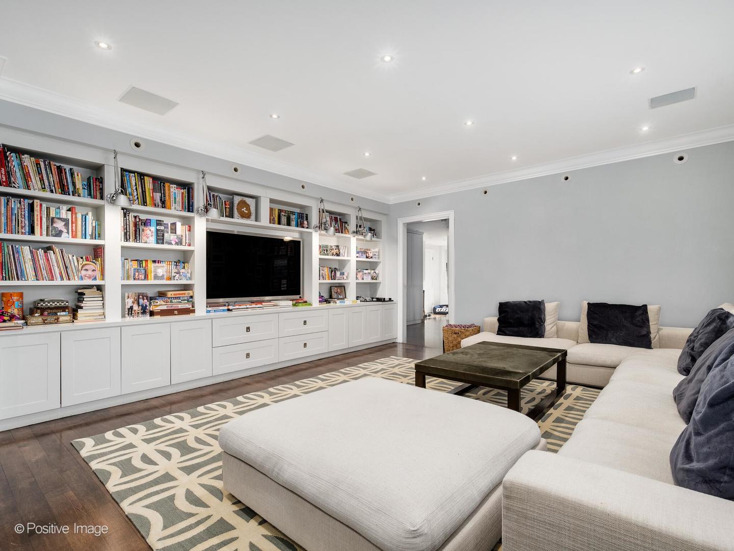 3920 N Lk Shr Dr #12N Chicago, IL 60613