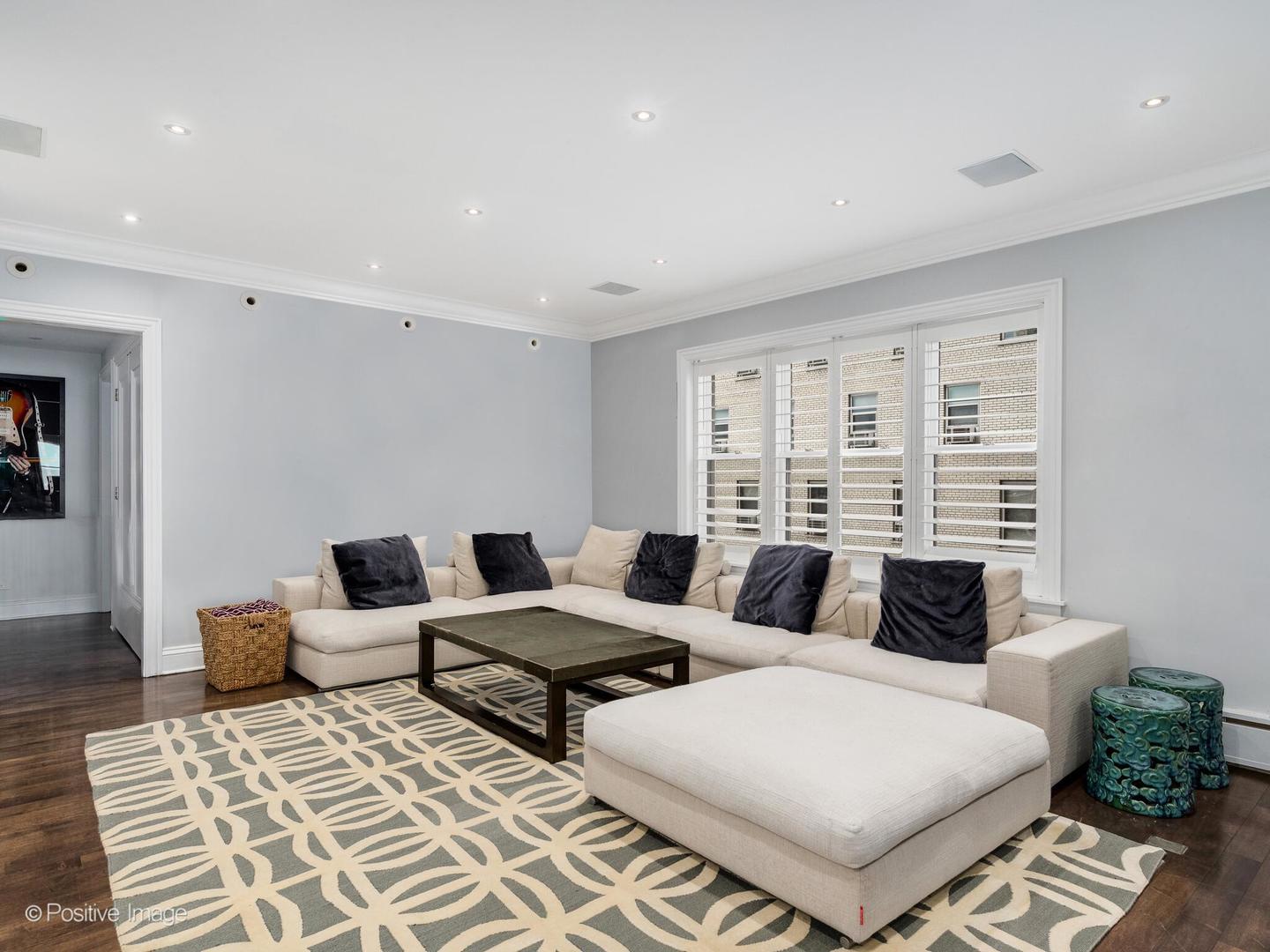 3920 N Lk Shr Dr #12N Chicago, IL 60613