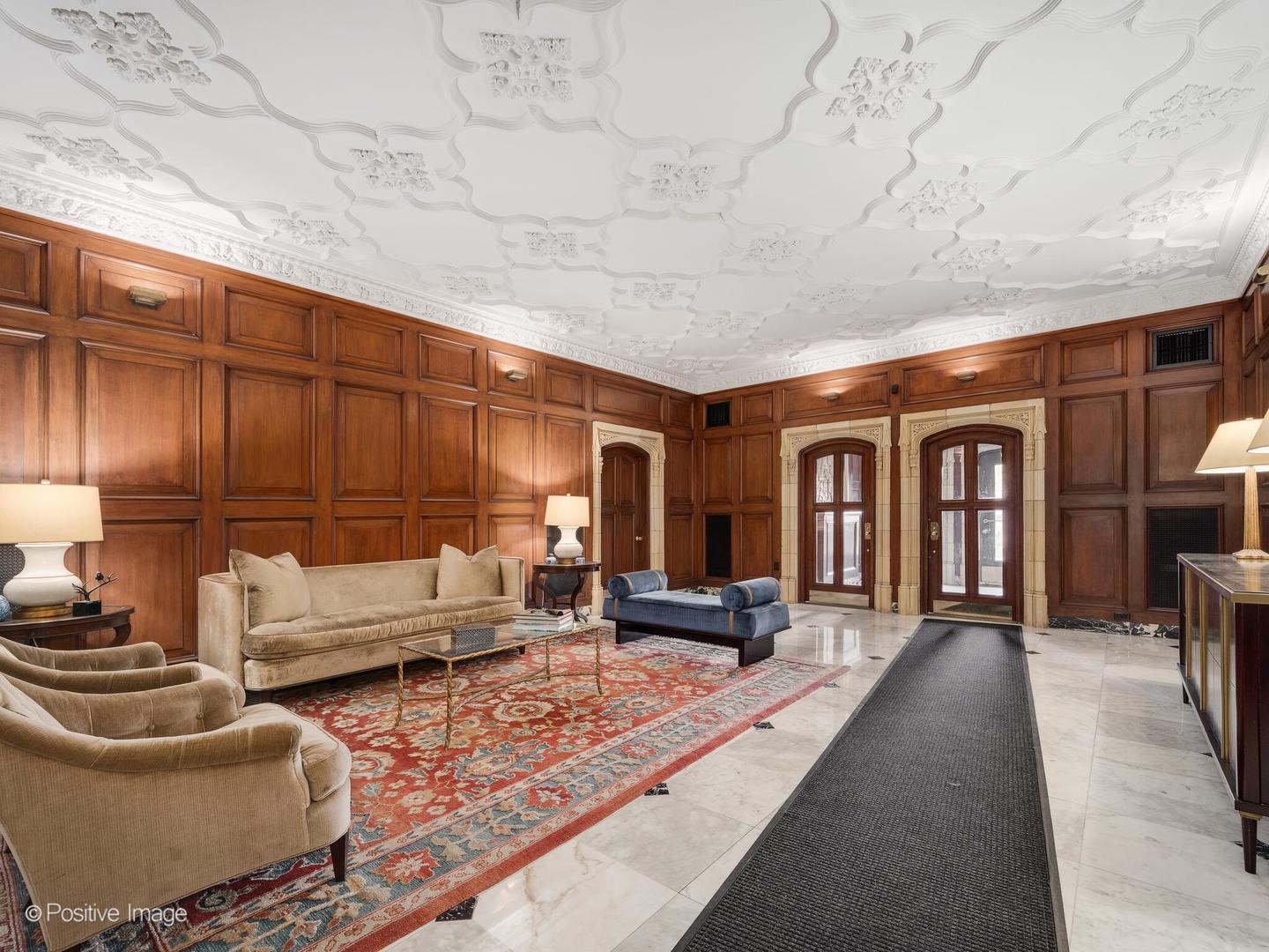 3920 N Lk Shr Dr #12N Chicago, IL 60613