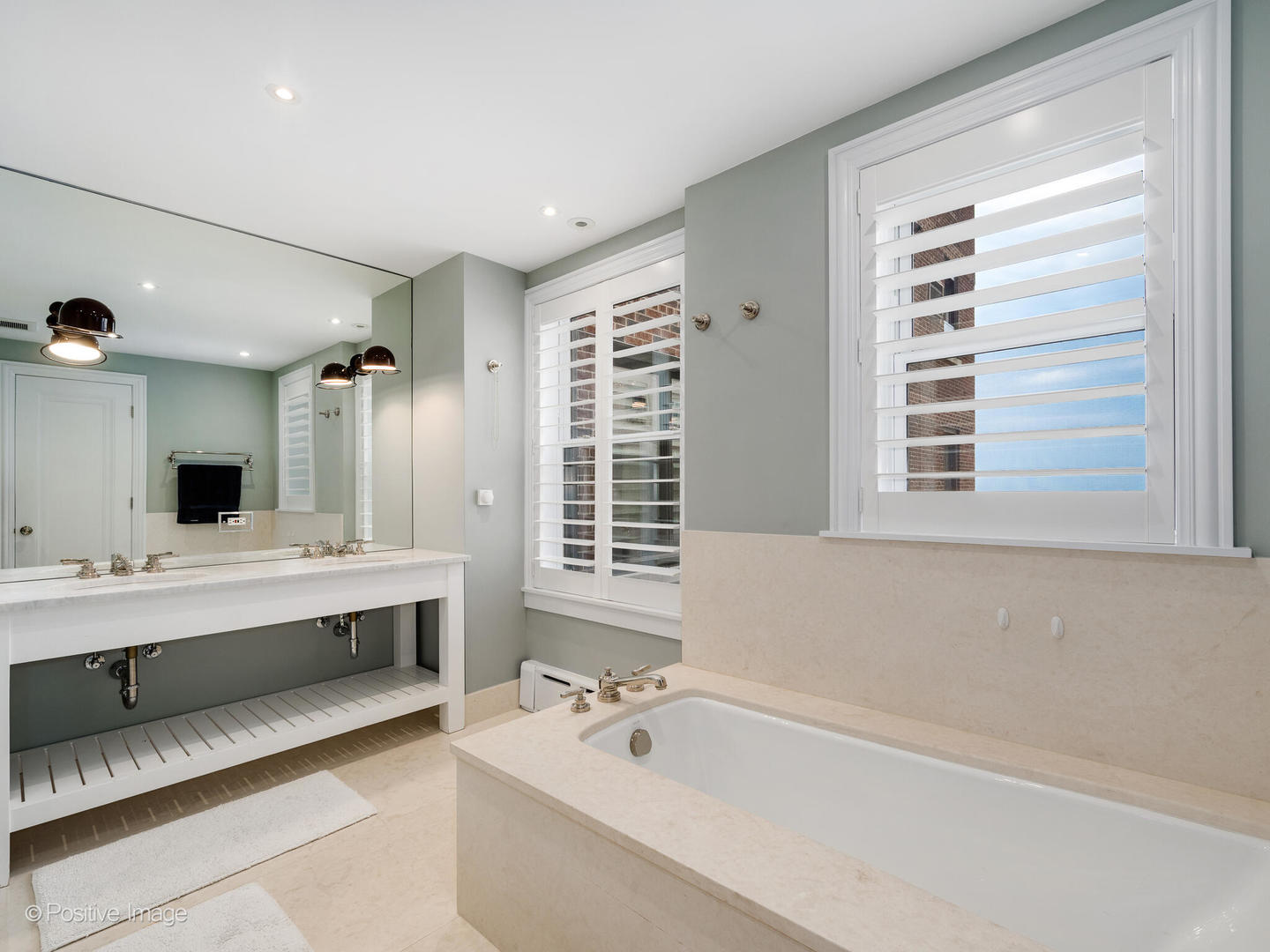 3920 N Lk Shr Dr #12N Chicago, IL 60613