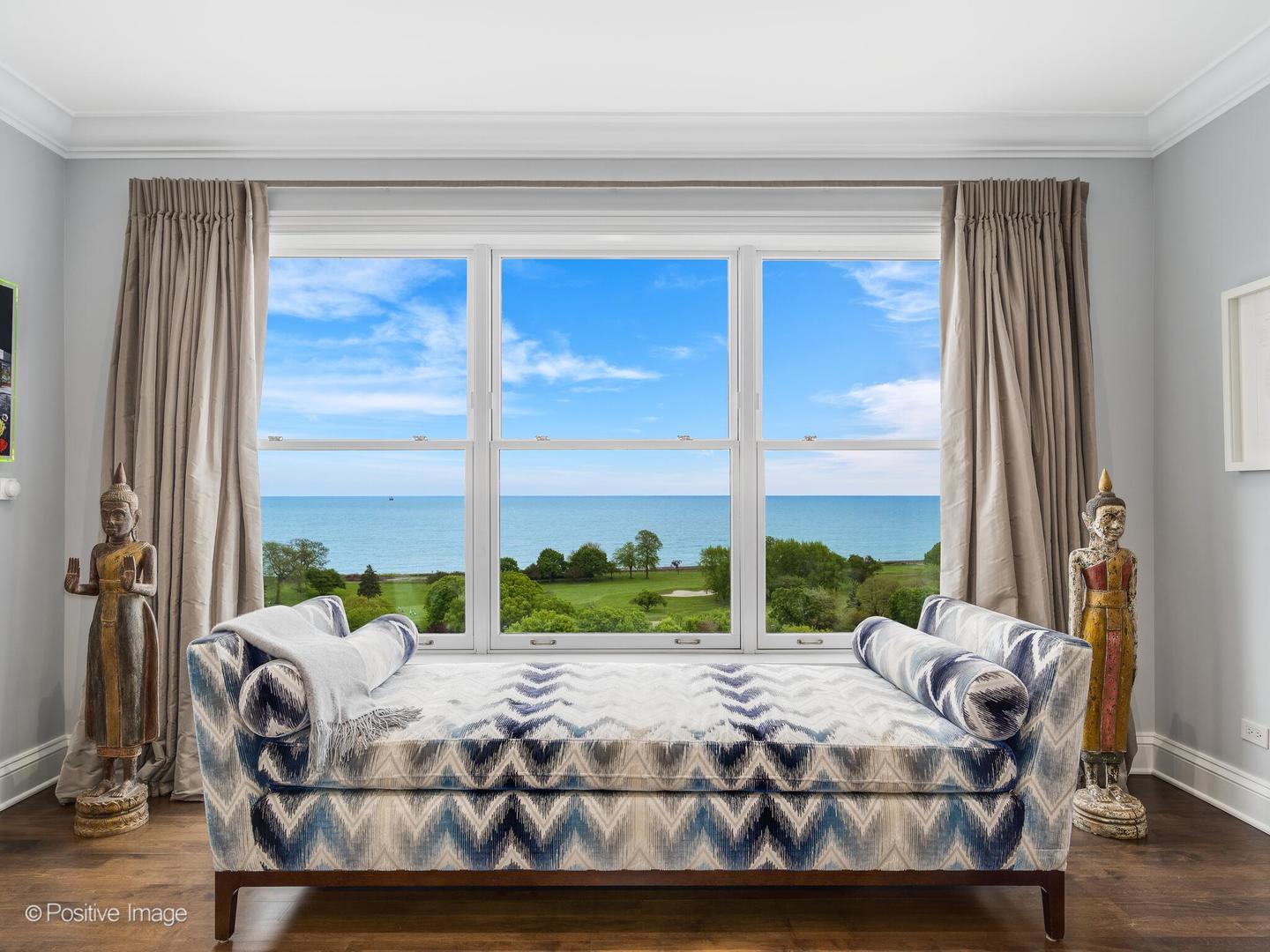 3920 N Lk Shr Dr #12N Chicago, IL 60613