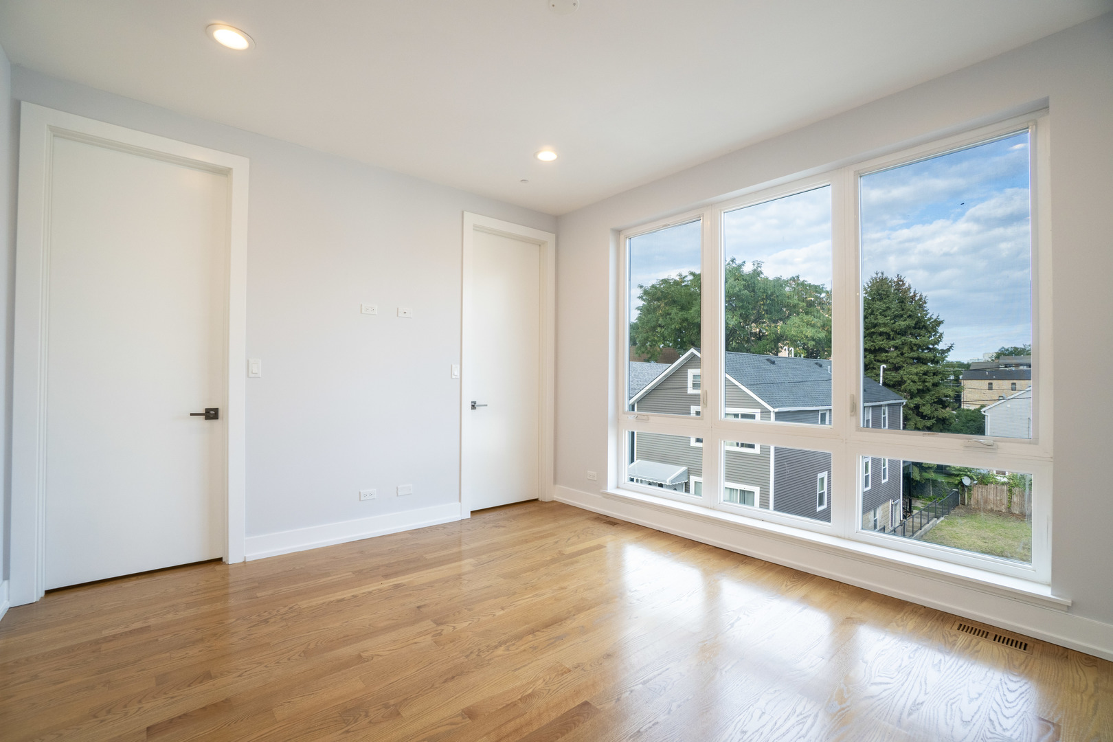 1920 S Shelby Ct Chicago, IL 60608