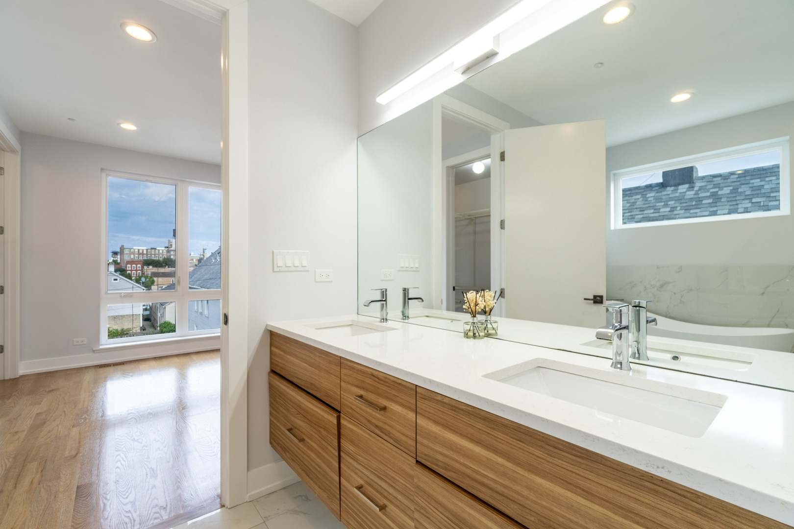 1920 S Shelby Ct Chicago, IL 60608