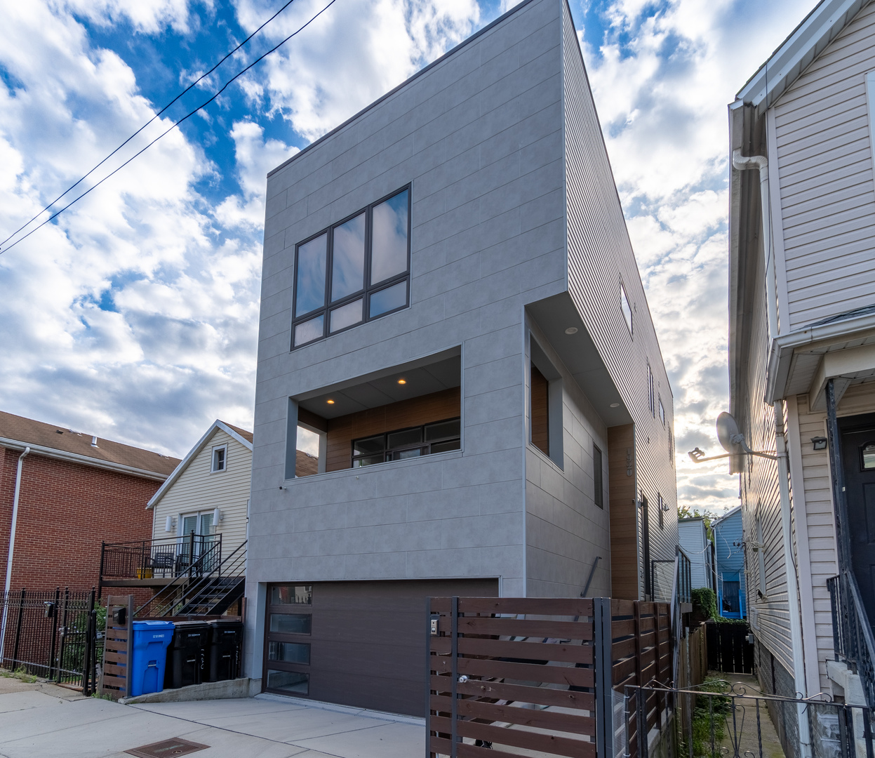 1920 S Shelby Ct Chicago, IL 60608